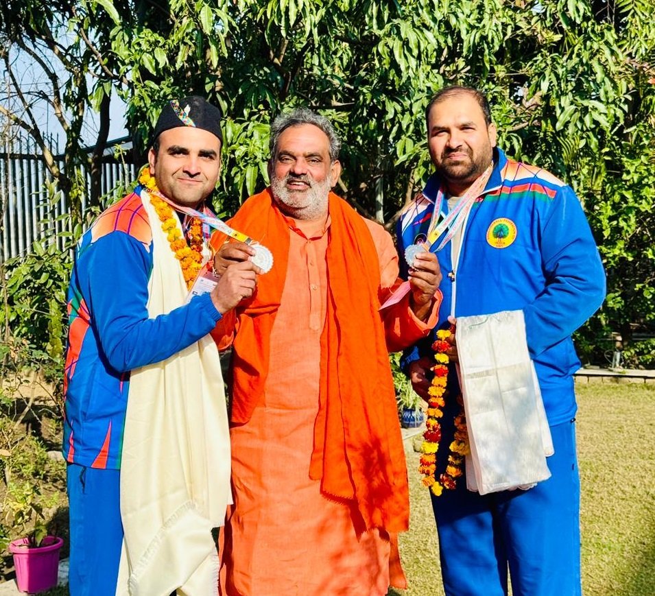 वर्ल्ड कप चैंपियनशिप में सिल्वर मेडल विजेताओं खिलाड़ियों का पूर्व कैबिनेट मंत्री स्वामी यतीश्वरानंद ने किया स्वागत, विश्वस्तर की प्रतियोगिताओं में मेडल जीतकर लाने को दिया आशीर्वाद