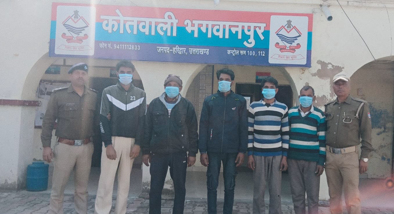 मर्यादा उलांघ रहे कई लोगों पर हरिद्वार पुलिस ने कसा शिकंजा, हिरासत में लेकर की जा रही कार्रवाई