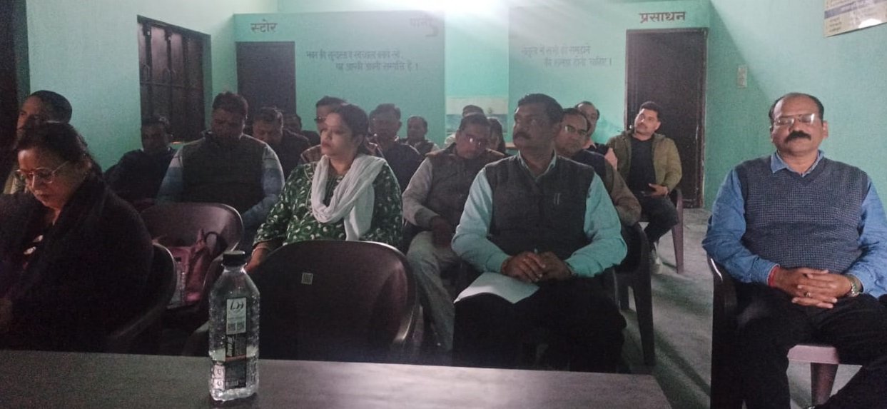 समय-सारिणी व टीईटी अनिवार्यता पर जताया विरोध, प्राथमिक शिक्षक संघ की संयुक्त बैठक में शिक्षकों की समस्याओं को उठाया