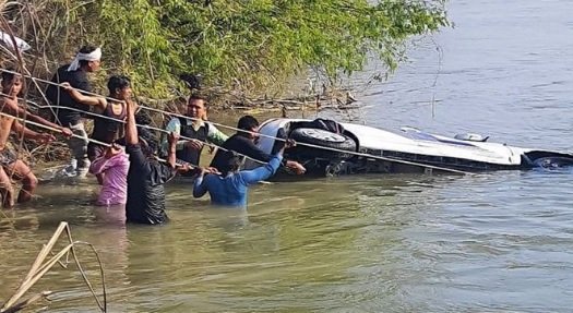 राम गंगा में गिरी बेकाबू कार, दो सगे भाईयों समेत तीन की मौत, मुंडन संस्कार में शामिल होकर लौट रहे थे सभी