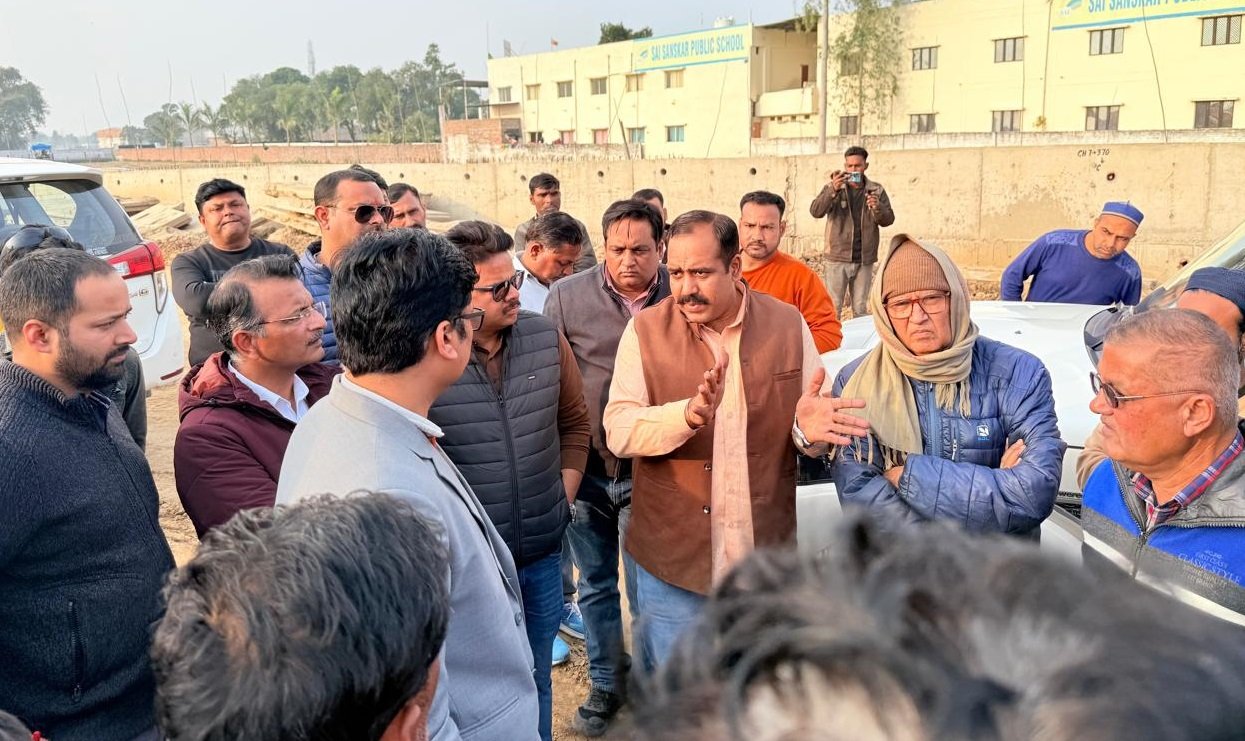 रिंग रोड में सराय में अंडरपास बनाने की उठाई मांग, 45 दिनों से धरने पर बैठे स्थानीय निवासी, एनएचएआई के अधिकारी भी पहुंचे