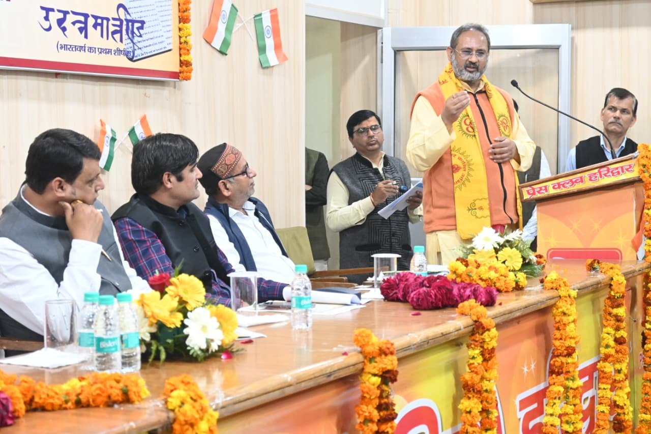 सनसनी फैलाने का काम कर रही सोशल मीडिया, चुनौतीपूर्ण दौर से गुजर रही है पत्रकारिता: डॉ चिन्मय पंडया