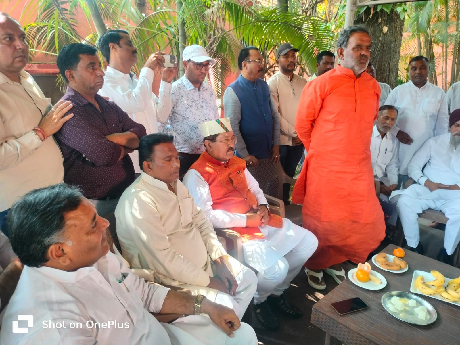 राजनीति के शक्ति केंद्र वेद मंदिर आश्रम में पहुंचे भारी भरकम दो कैबिनेट मंत्री, बोले मंत्री जनता के कार्य सर्वोपरि, मुख्यमंत्री धामी तराशे हुए हीरा, प्रदेश का कर रहे समुचित विकास