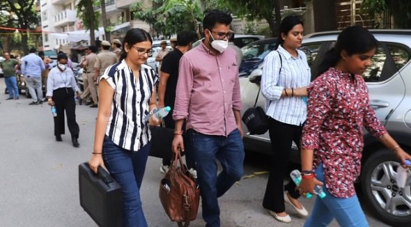 आईआईटीयंस एवं IRS की बेटी का बेरहमी से कत्ल, चार्जर की केबल से घोंटा गला, घर में अकेले न छोड़े परिवार