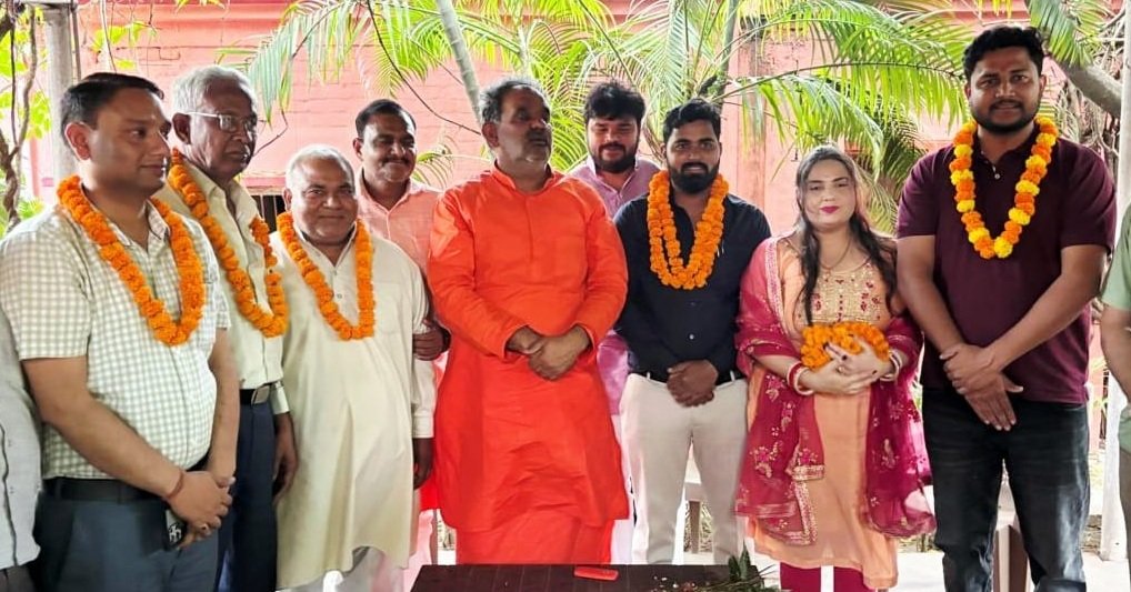निर्विरोध चुनाव होना कार्यकर्ताओं के आपसी समन्वय और संगठन की जीत: स्वामी यतीश्वरानंद, वेद मंदिर आश्रम में नवनिर्वाचित चेयरमैन, डायरेक्टरों का हुआ भव्य स्वागत