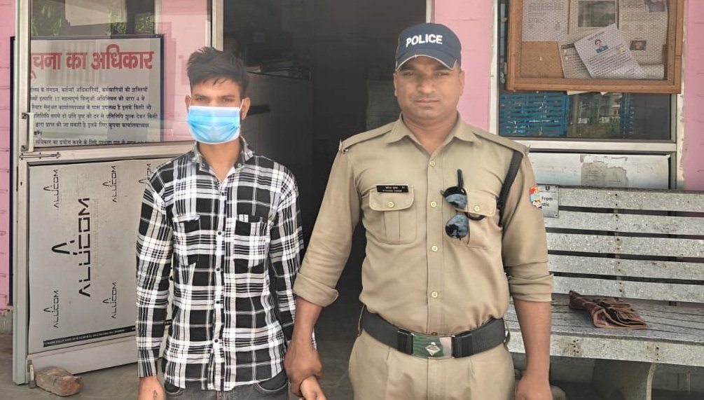 अतीक ने की प्रधानमंत्री और यूपी के मुख्यमंत्री योगी के विरुद्ध अभद्र टिप्पणी, पुलिस ने खवाई हवालात की हवा
