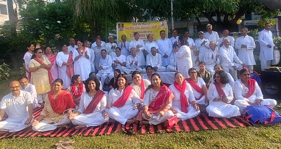 स्वस्थ्य रहने के लिए योग की क्रियाओं की सीखी तकनीकि जानकारी, मोटापा बीमारी से बचने व रोग निवारण पर विस्तार से हुई चर्चा
