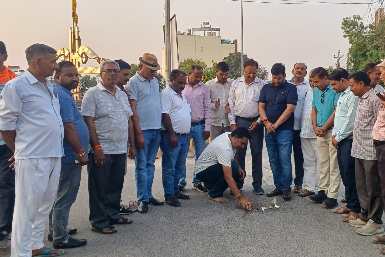 चकाचक होगी शिवालिकनगर की सभी सड़कें, जनसुविधाओं पर चेयरमैन शर्मा का पूरा फोकस, मुख्यमंत्री धामी के विजन को कर रहे साकार