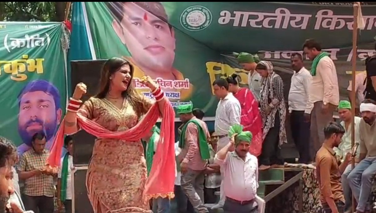 कोठे ऊपर कोठरी, उस पर रेल चला दूंगी, गाने पर हरकी पैड़ी के पास डांसर ने लगाए ठुमकें, पंडित—पुरोहित के साथ संत—अखाड़ों के मुहं बंद