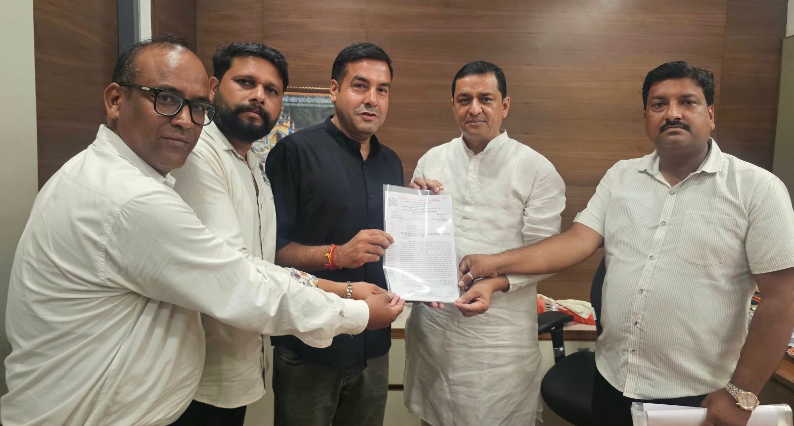 25 लाख शिक्षकों और उनके परिवारों के भविष्य से जुड़ा मामला, आरटीई से पूर्व नियुक्त शिक्षकों को टीईटी अनिवार्यता से मुक्त करने की मांग तेज, सांसद से मिला शिक्षक प्रतिनिधिमंडल