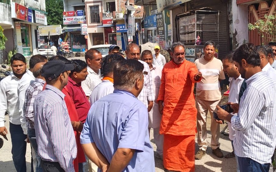 झूठा श्रेय लेने वाली कांग्रेस की विधायक का विकास से नहीं है कोई वास्ता, विधायक पर खूब बरसे पूर्व कैबिनेट मंत्री स्वामी यतीश्वरानंद