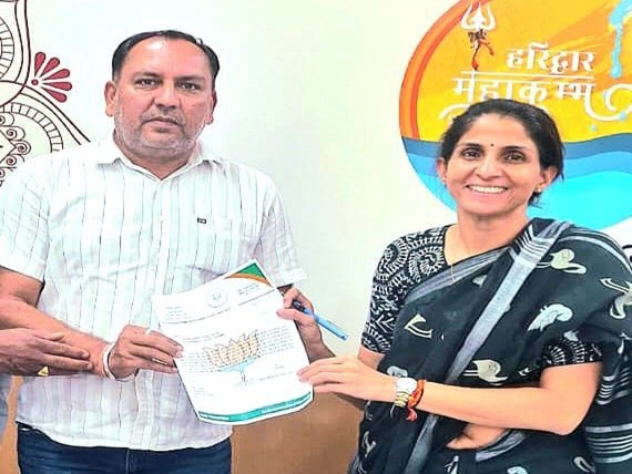 जमालपुर कलां से रिंग रोड अंडरपास तक सड़क चौड़ीकरण की उठाई मांग, मेला अधिकारी और HRDA वीसी सोनिका को सौंपा ज्ञापन